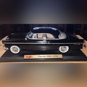 Maisto Chrysler 300B (1956) Black Diecast Model